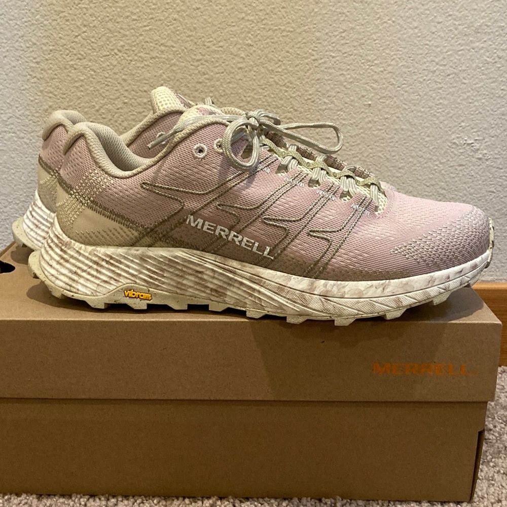NWOT Merrell Moab Flight Hiking Shoes in Women’s Size 8.5